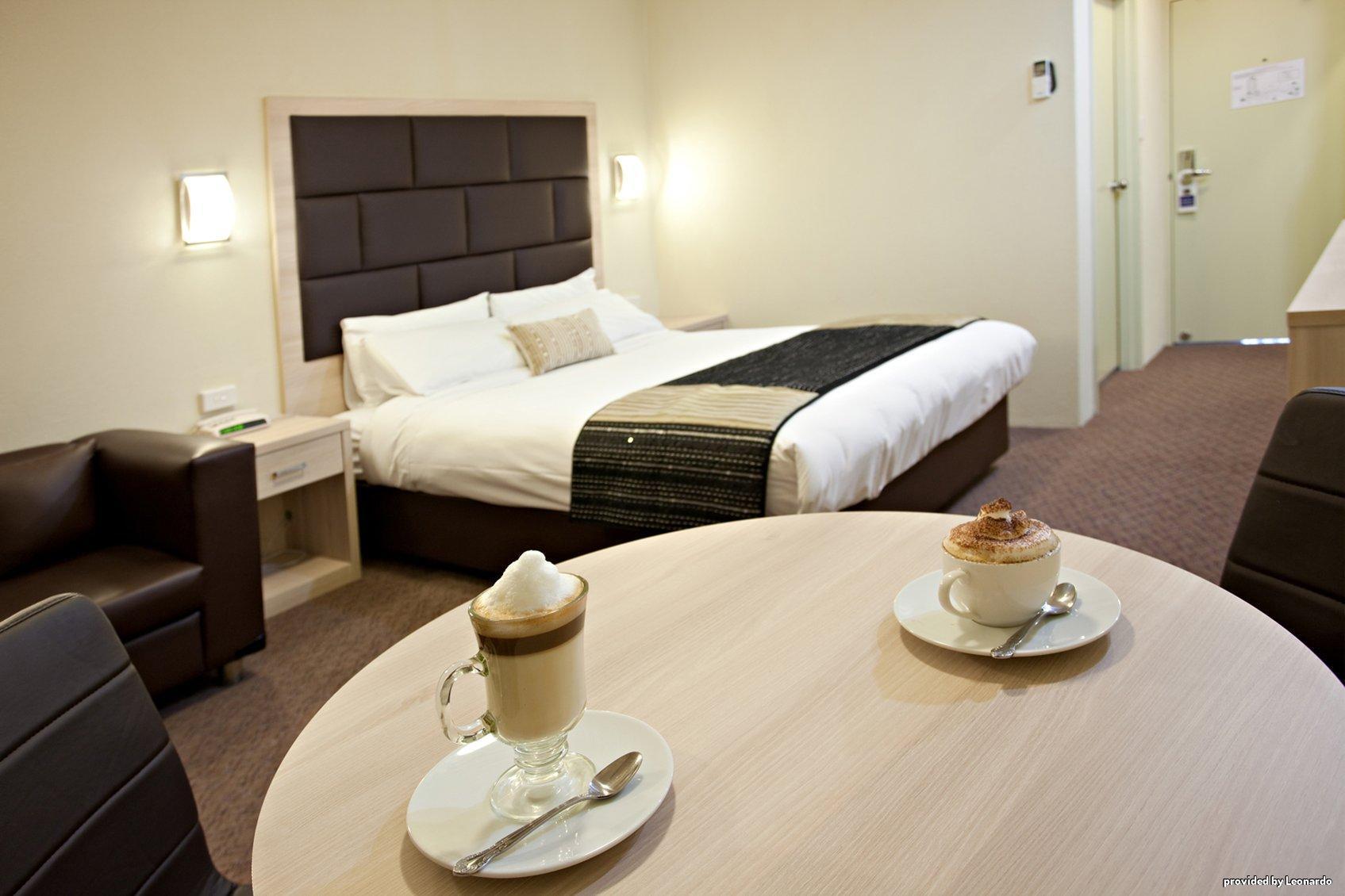 Garden City Hotel, Best Western Signature Collection Канбера Стая снимка