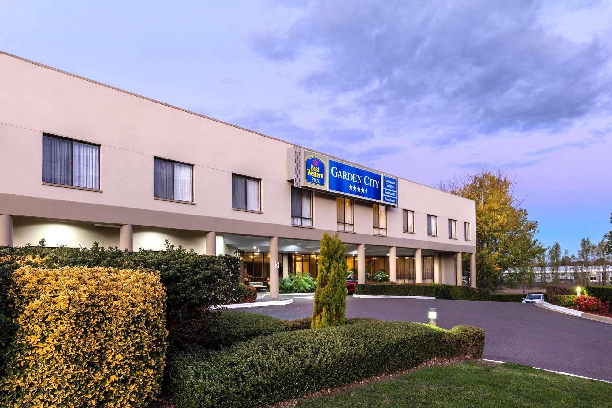 Garden City Hotel, Best Western Signature Collection Канбера Екстериор снимка