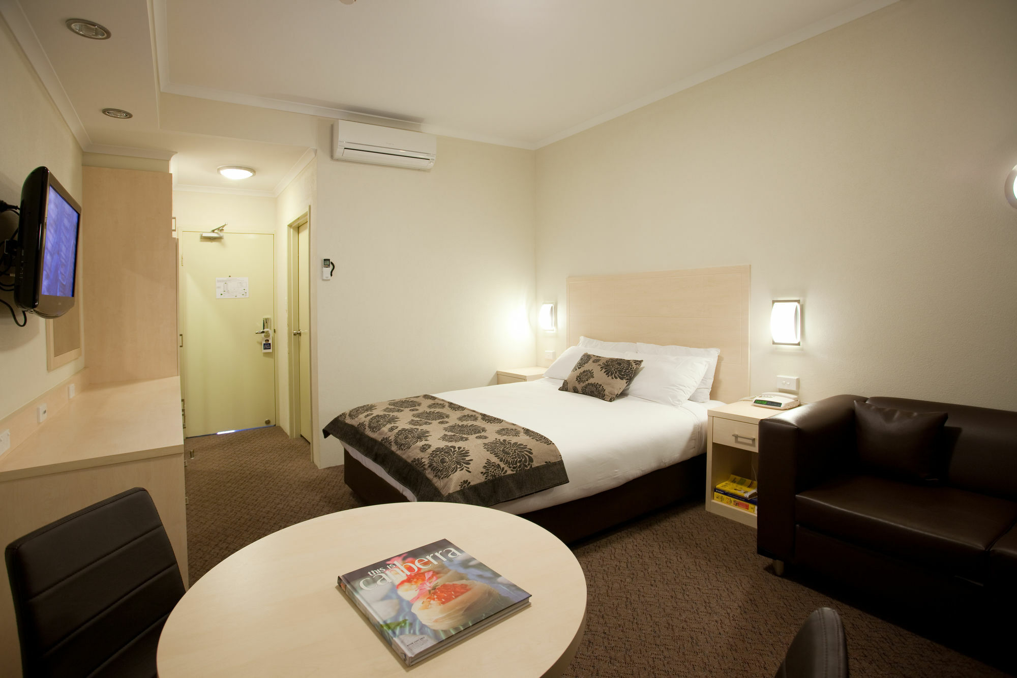 Garden City Hotel, Best Western Signature Collection Канбера Стая снимка